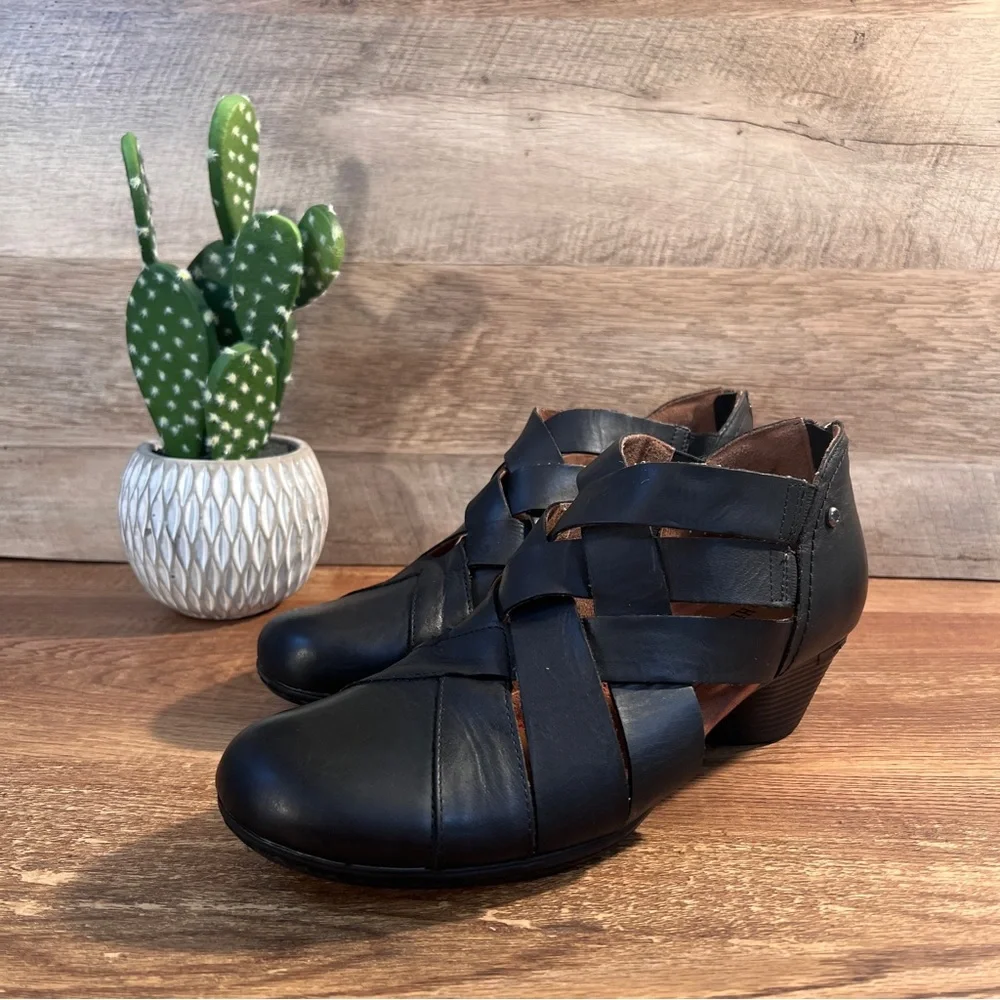 Cobb Hill Black‎ Leather Cutout Comfort Heels Size 8.5
